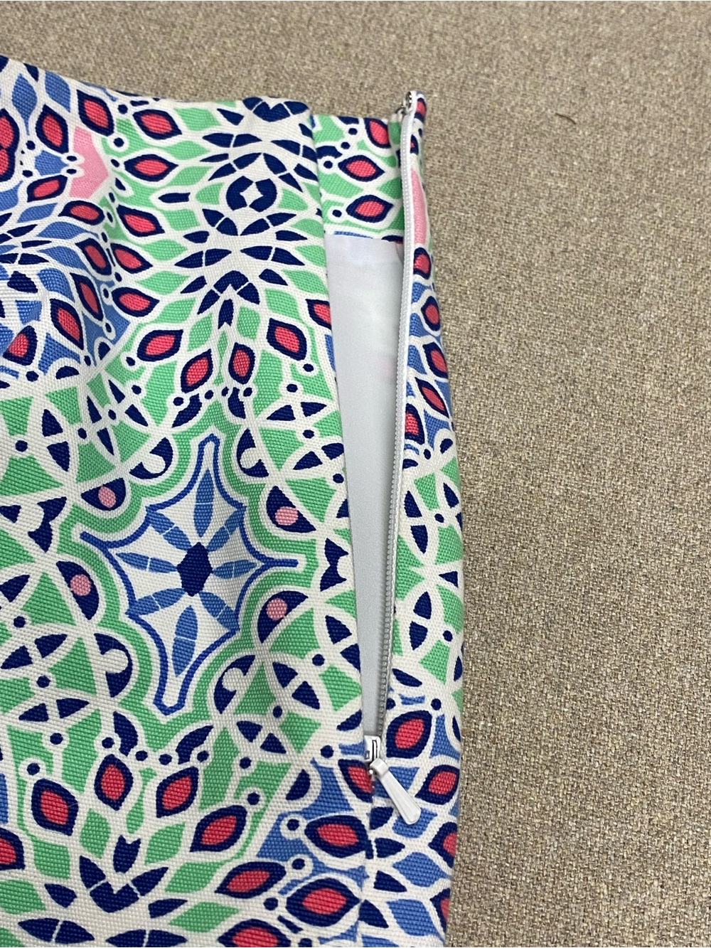 Talbots Printed A-Line Skirt with side zipper Size 12 - Picture 5 of 7